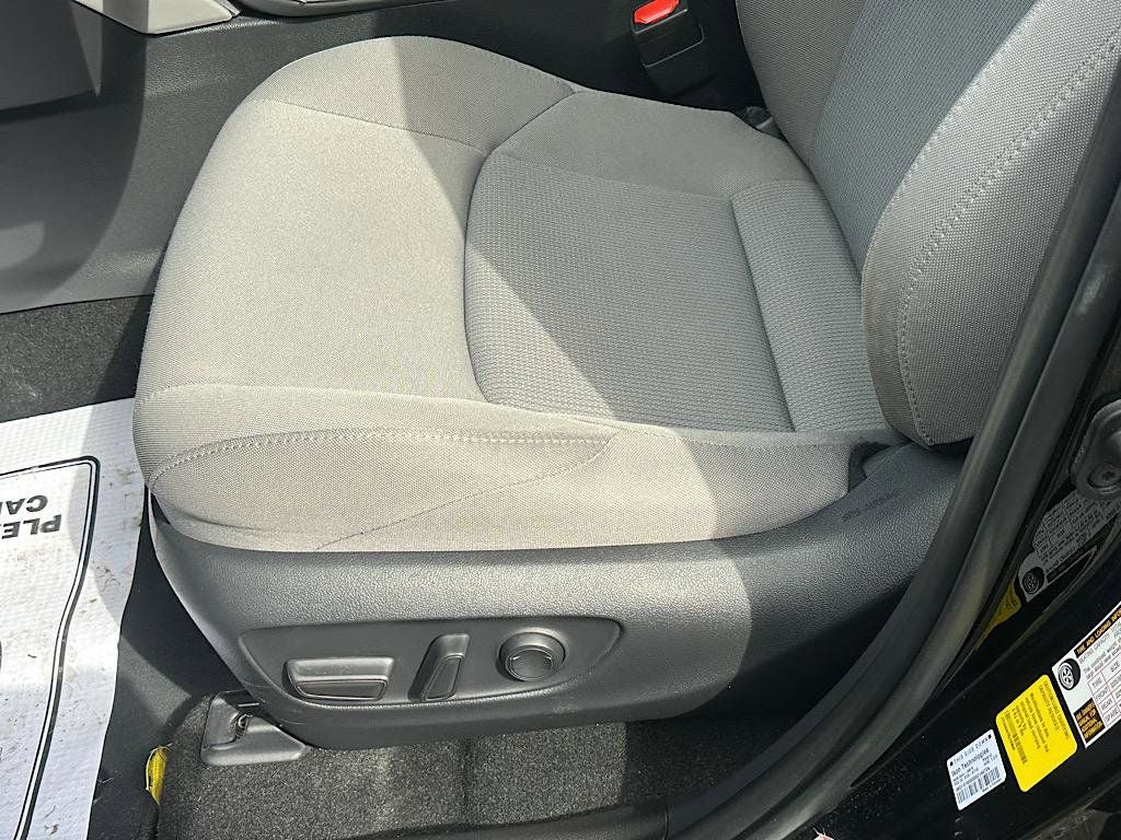 2024 Toyota Venza LE