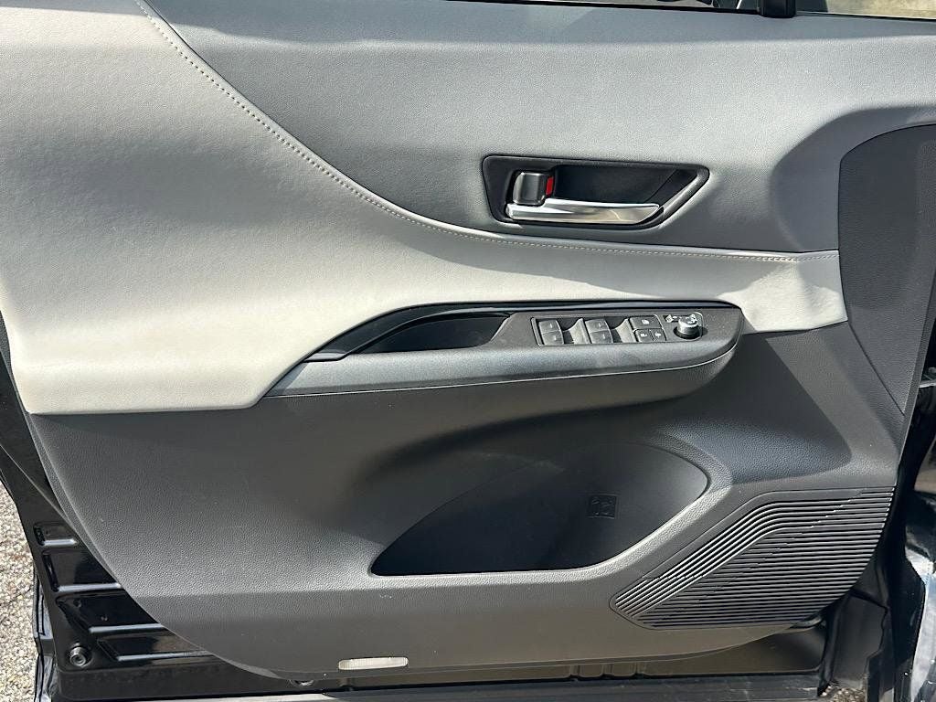 2024 Toyota Venza LE