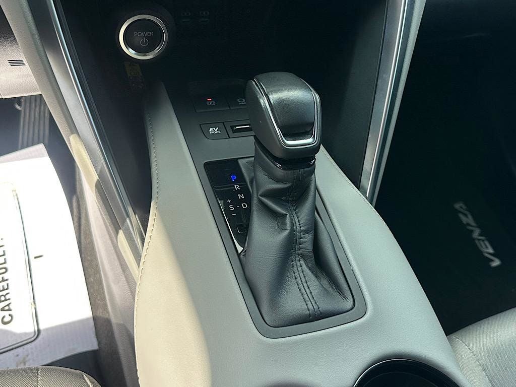 2024 Toyota Venza LE