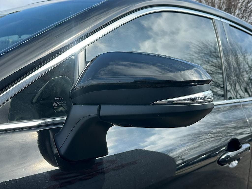 2024 Toyota Venza LE