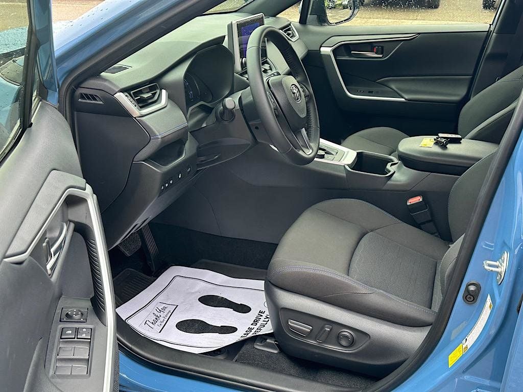 2025 Toyota RAV4 Hybrid SE