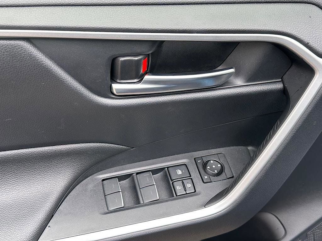2025 Toyota RAV4 Hybrid SE