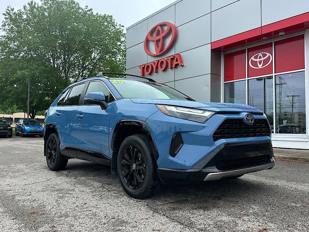 2025 Toyota RAV4 Hybrid SE