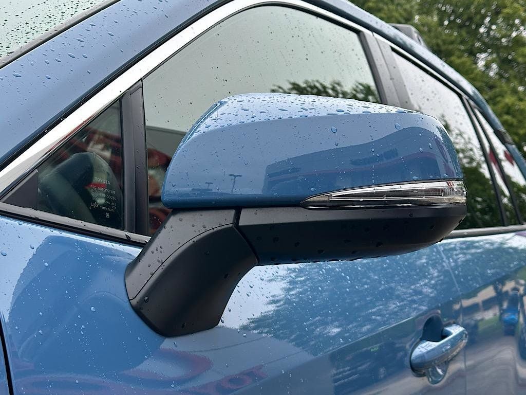 2025 Toyota RAV4 Hybrid SE