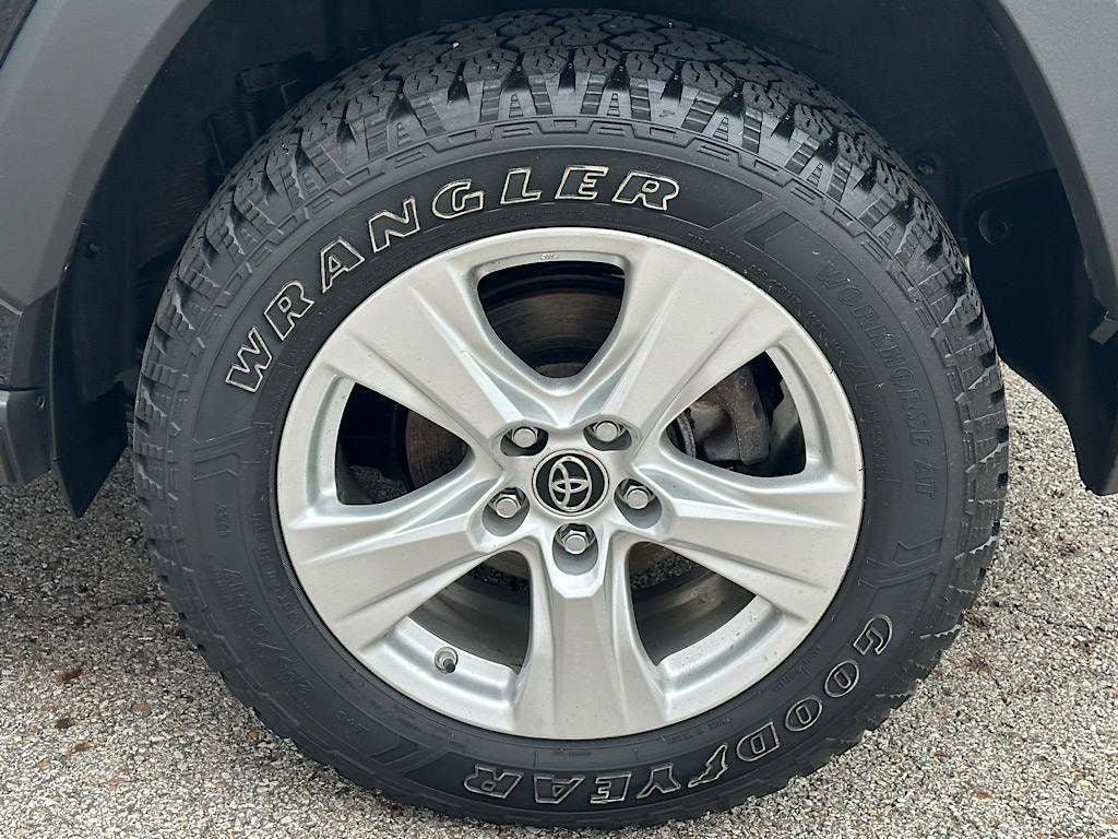 2019 Toyota RAV4 Hybrid XLE
