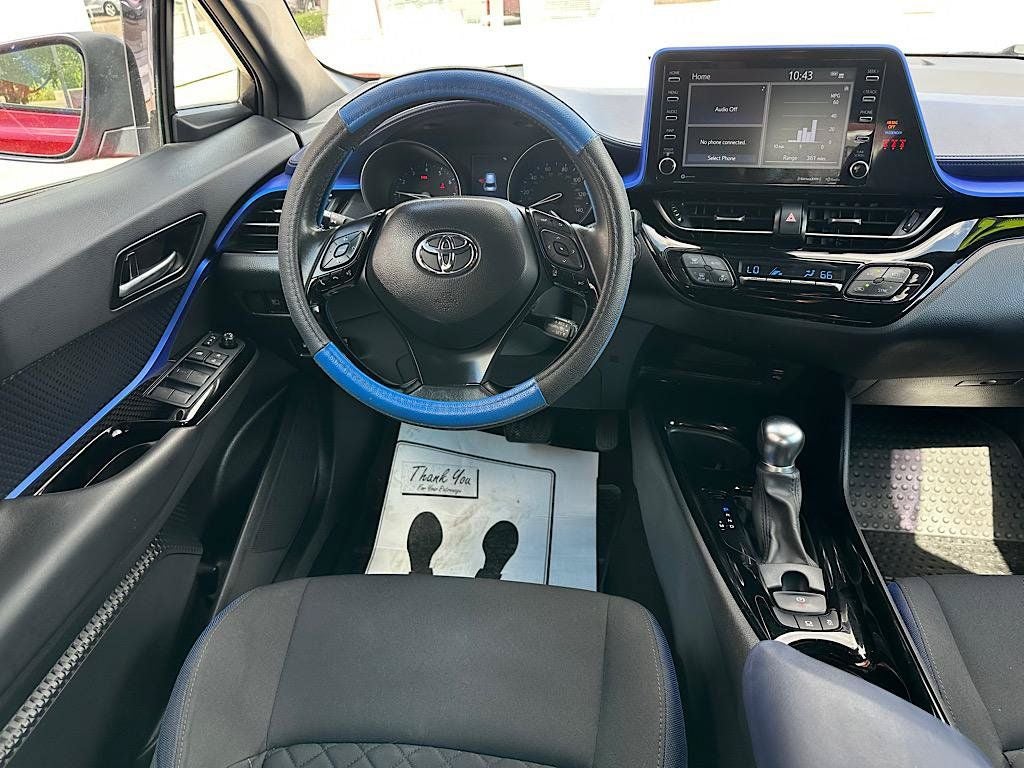 2022 Toyota C-HR XLE