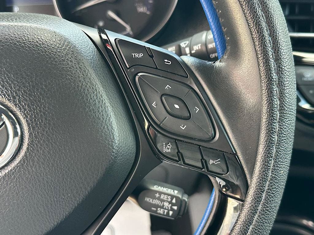 2022 Toyota C-HR XLE