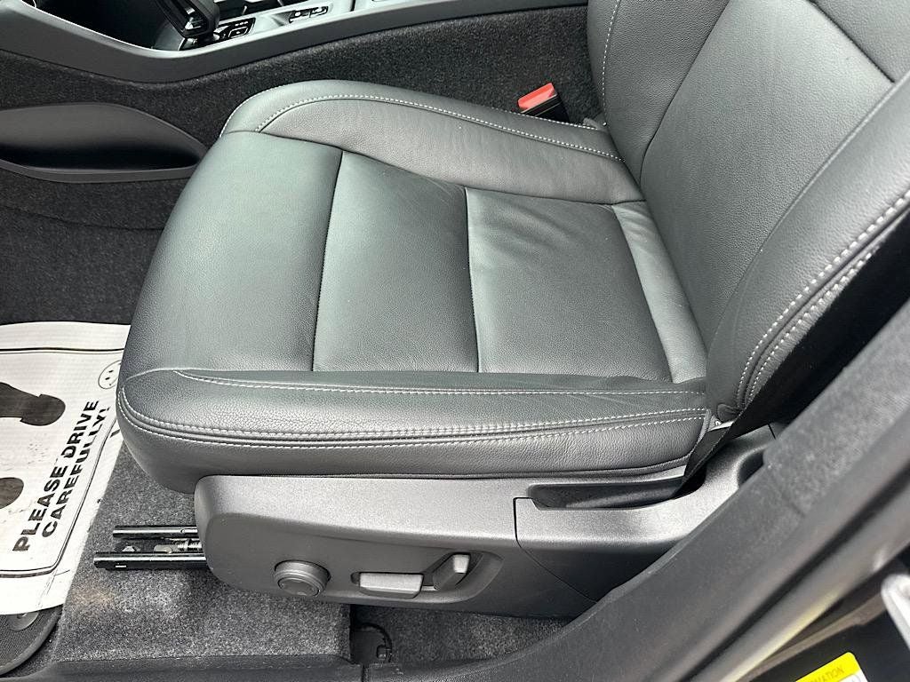 2025 Volvo XC40 B5 Core