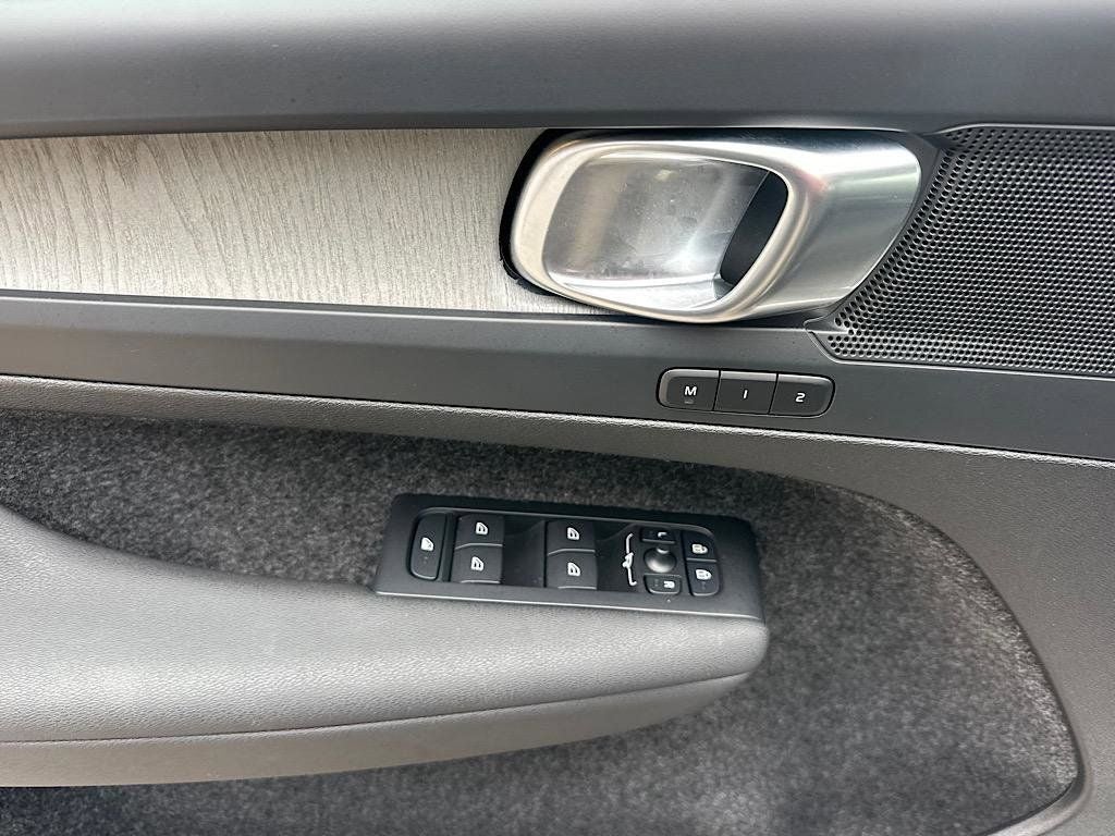 2025 Volvo XC40 B5 Core