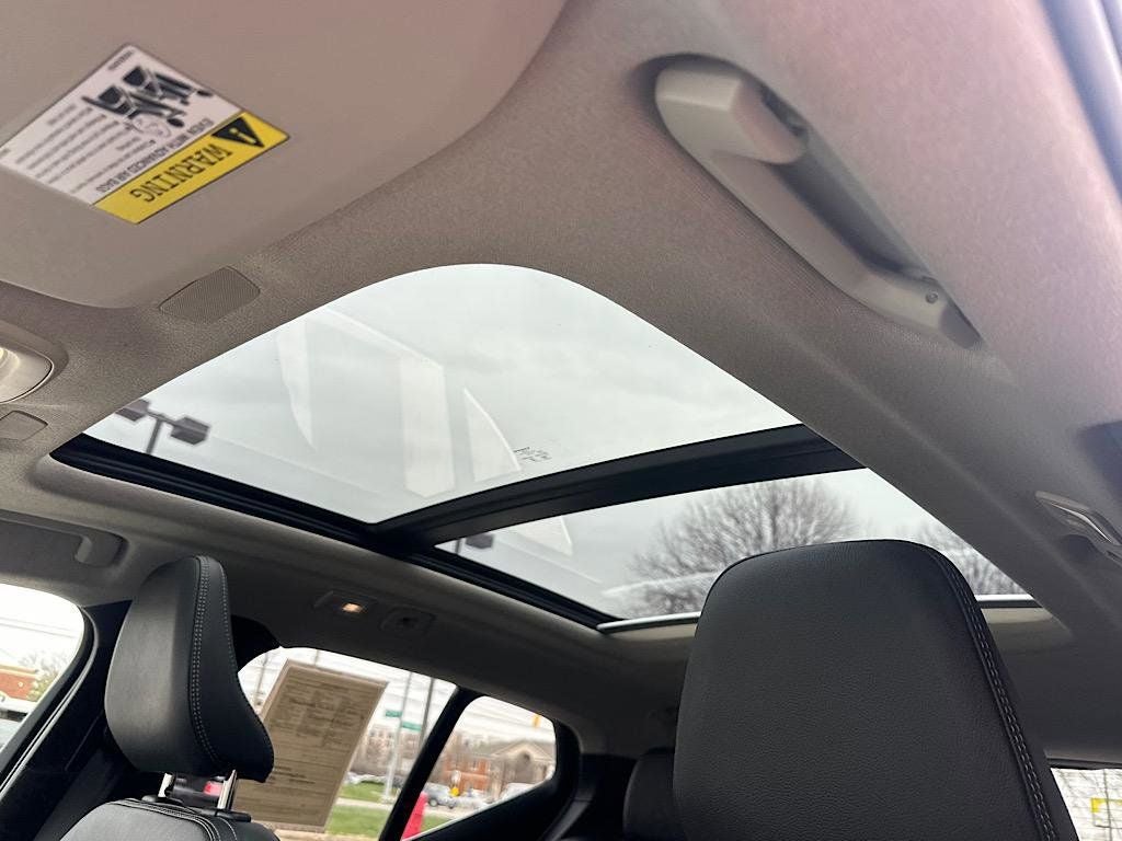 2025 Volvo XC40 B5 Core