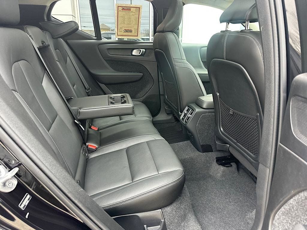 2025 Volvo XC40 B5 Core