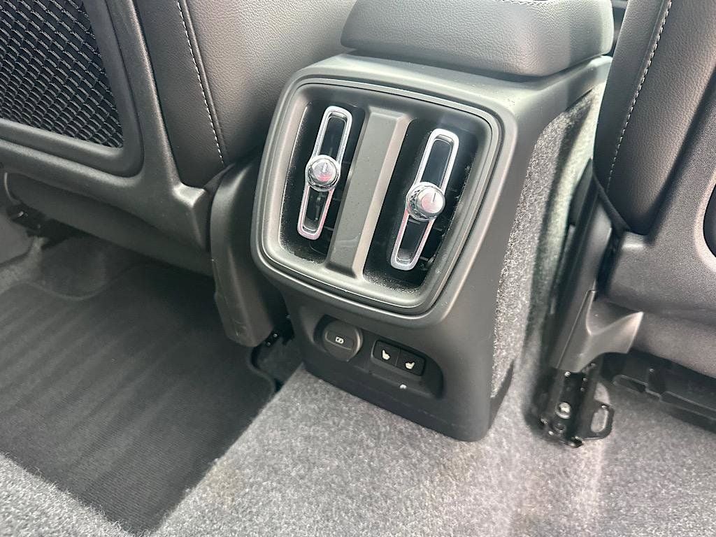 2025 Volvo XC40 B5 Core