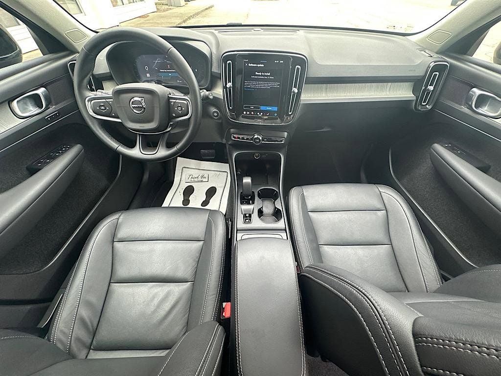 2025 Volvo XC40 B5 Core