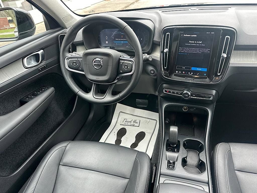 2025 Volvo XC40 B5 Core