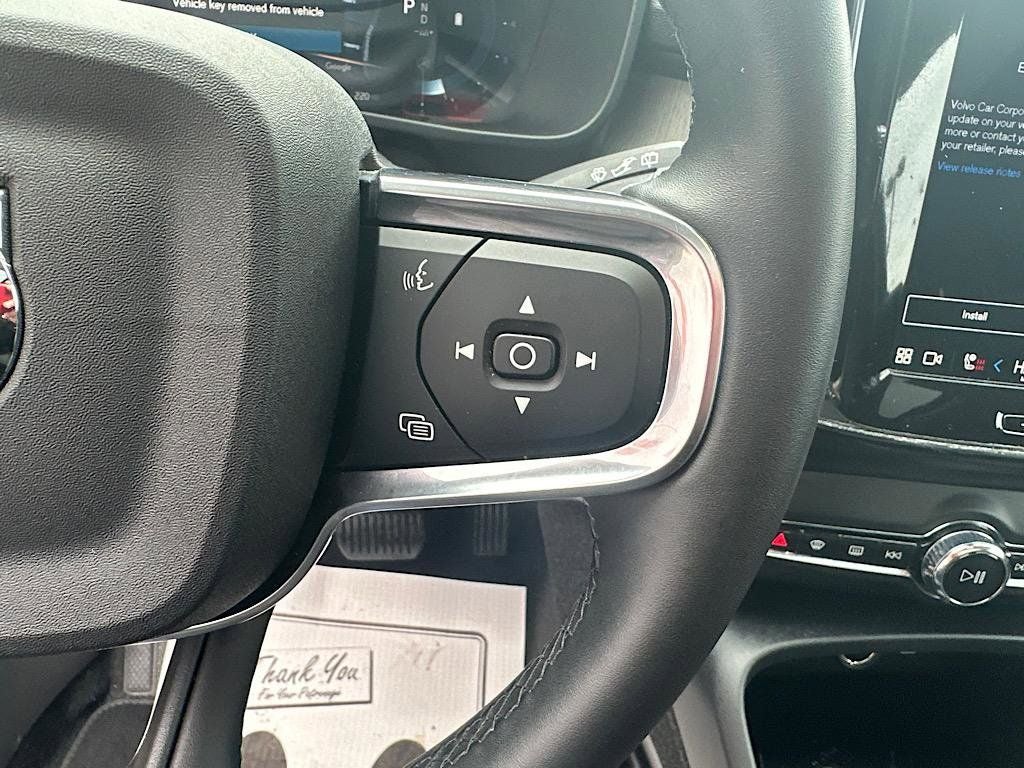 2025 Volvo XC40 B5 Core