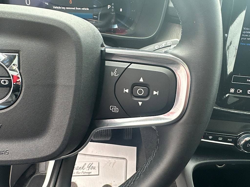 2025 Volvo XC40 B5 Core