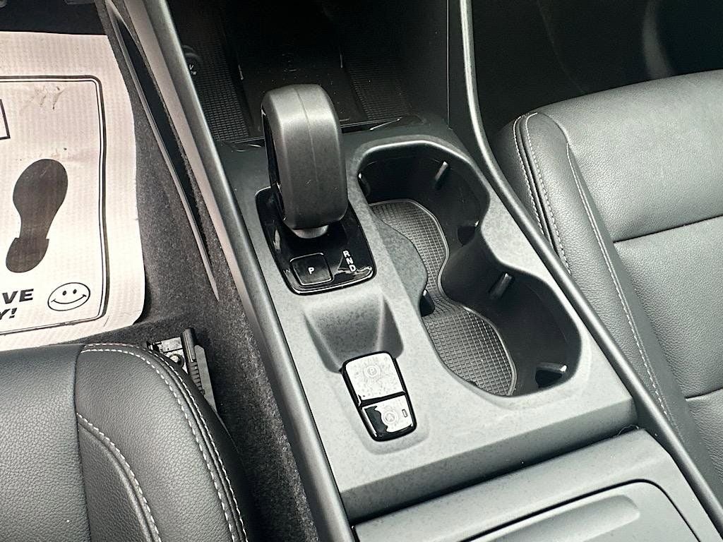2025 Volvo XC40 B5 Core