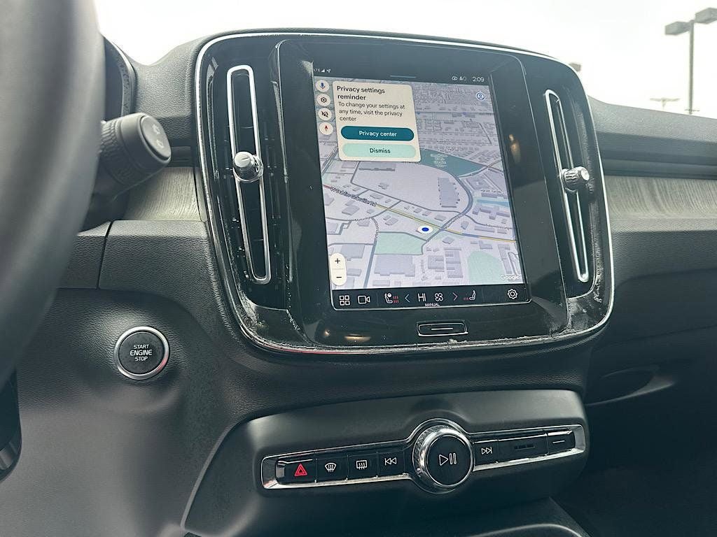 2025 Volvo XC40 B5 Core