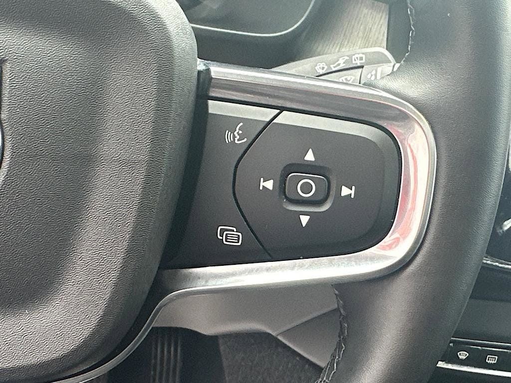 2025 Volvo XC40 B5 Core