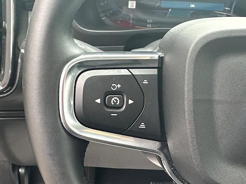 2025 Volvo XC40 B5 Core