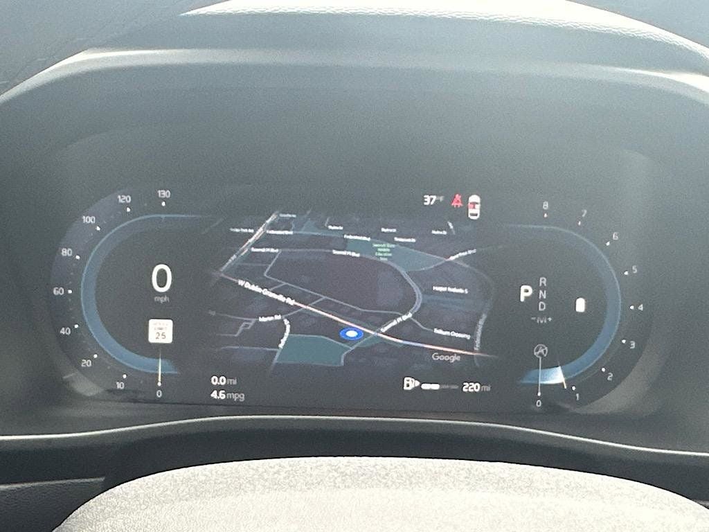 2025 Volvo XC40 B5 Core