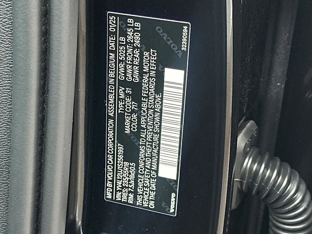 2025 Volvo XC40 B5 Core