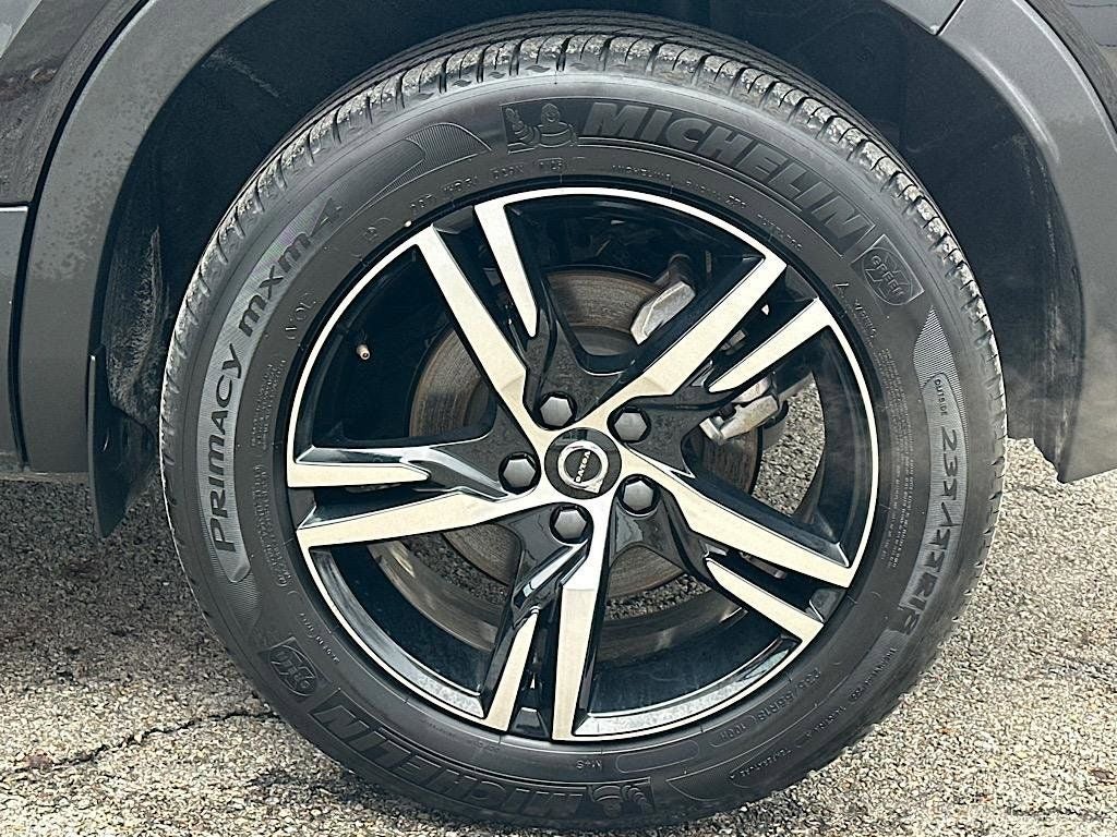 2025 Volvo XC40 B5 Core
