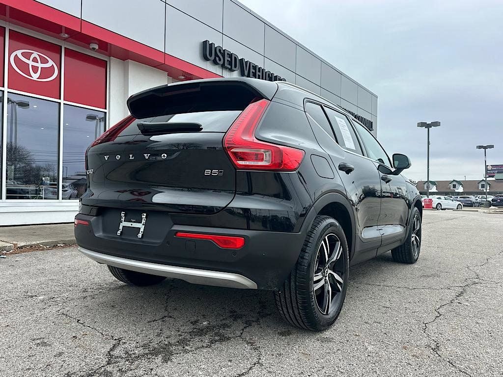 2025 Volvo XC40 B5 Core