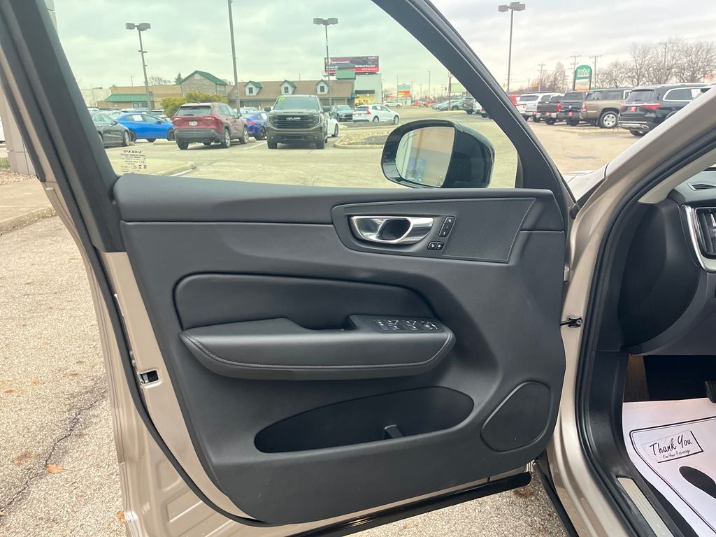 2025 Volvo XC60 B5 Plus