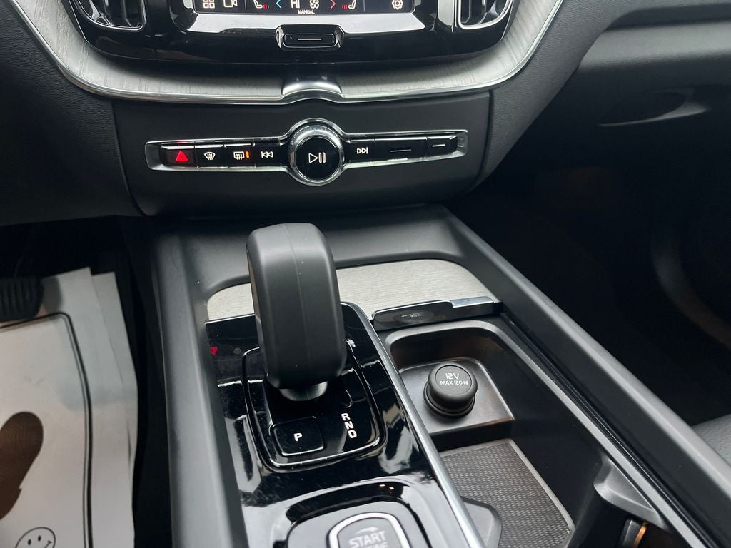 2025 Volvo XC60 B5 Plus