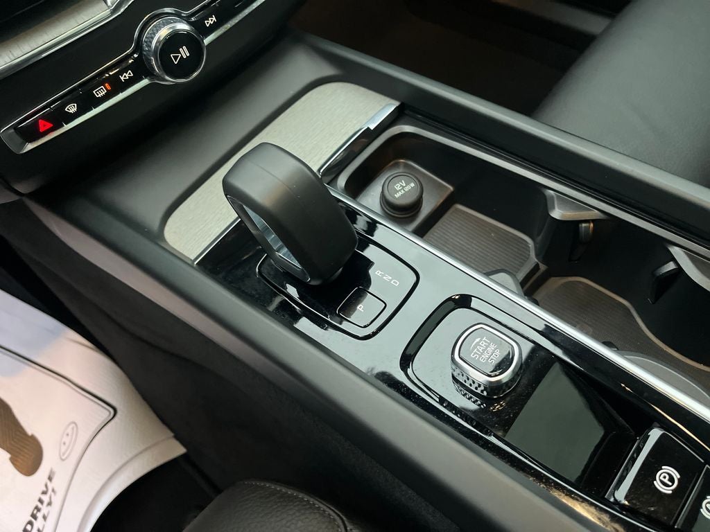 2025 Volvo XC60 B5 Plus